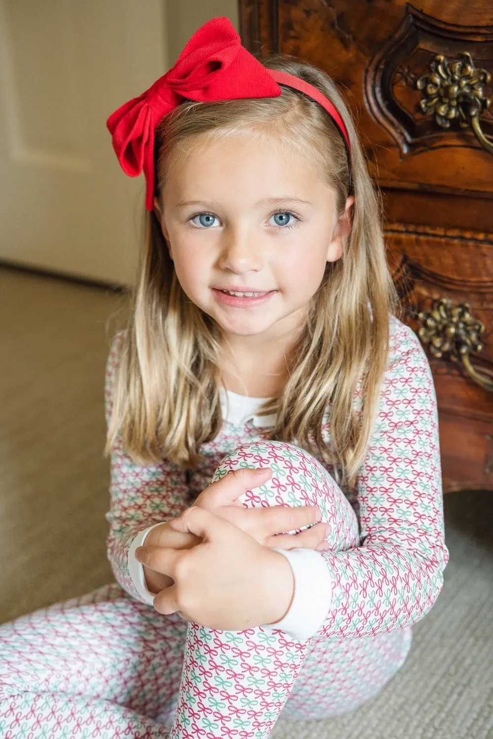 Lila & Hayes Girls Ava Pajamas Set - Red & Green Christmas Bows