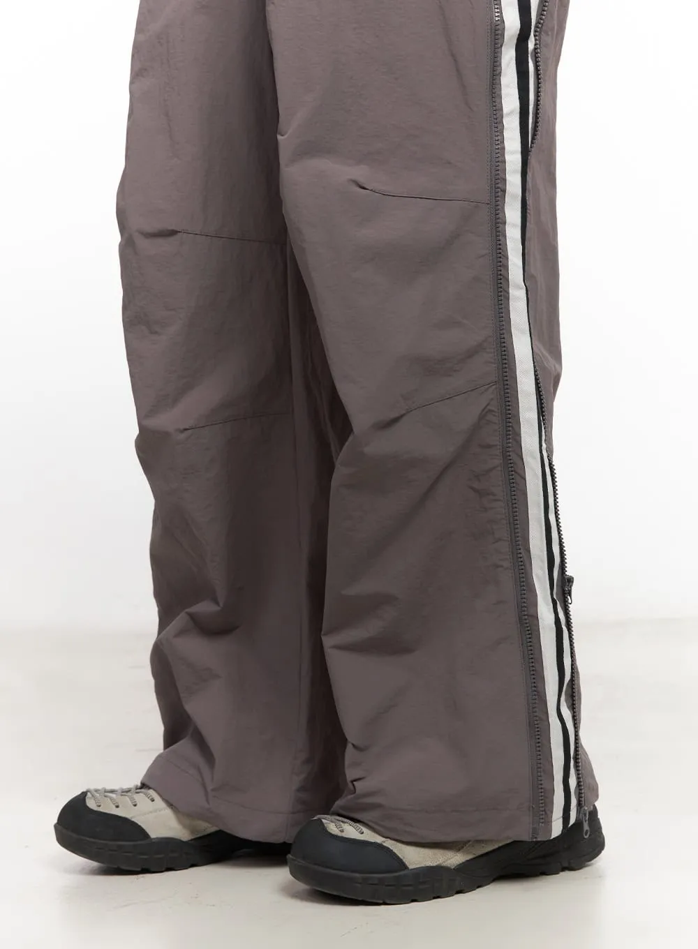 Men's Nylon Striped Wide-Fit Pants IA510