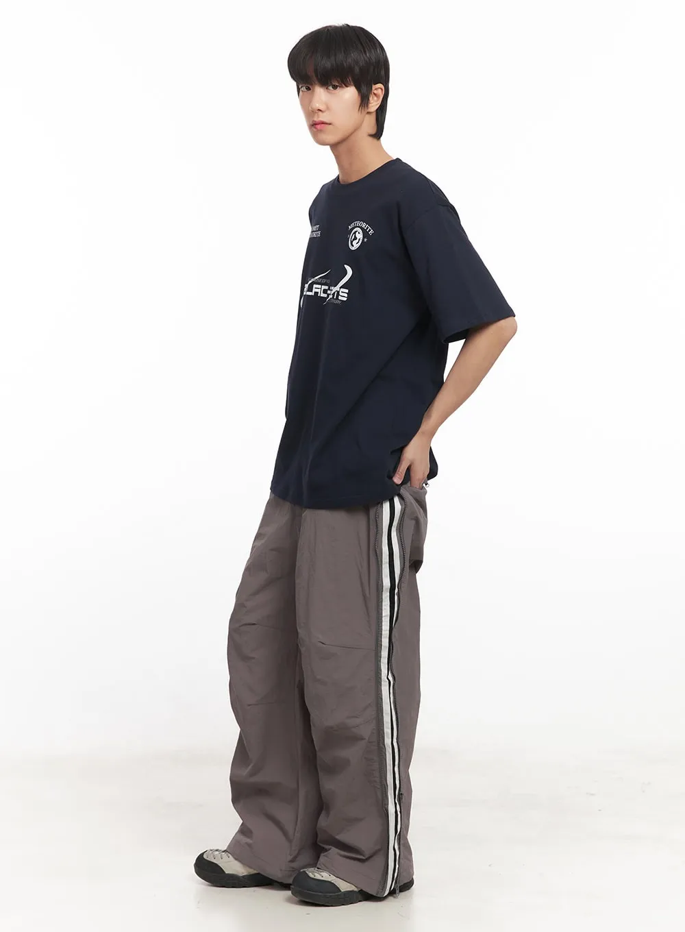 Men's Nylon Striped Wide-Fit Pants IA510